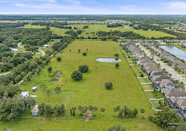 Photo 2 of Single family home for sale at 1033 Whimbrel Run, Bradenton, FL 34212 | MLS# A4707992 | Listing updated on 2026-10-05