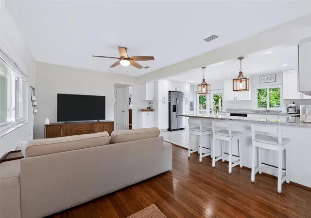 Photo 4 of Single family home for sale at 615 Brookside Dr, Clearwater, FL 33764 | MLS# TB8553672 | Listing updated on 2026-10-22