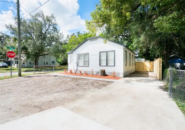 Photo 1 of Single family home for sale at 8202 N Alaska St, Tampa, FL 33604 | MLS# TB8553673 | Listing updated on 2026-10-02