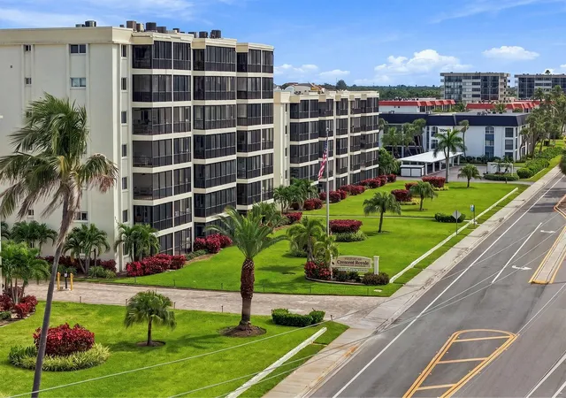 Listing Photo 4 - Condo for sale in building located at 797 Bch Rd, Sarasota, FL 34242 - Unit #415