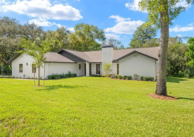 Photo 2 of Single family home for sale at 2 Gerbera Ct, Homosassa, FL 34446 | MLS# W7889964 | Listing updated on 2026-10-20