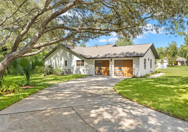 Photo 3 of Single family home for sale at 2 Gerbera Ct, Homosassa, FL 34446 | MLS# W7889964 | Listing updated on 2026-10-20