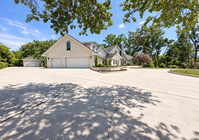 Photo 3 of Mansion for sale at 3114 Little Rd, Valrico, FL 33596 | MLS# TB8553677 | Listing updated on 2026-10-02