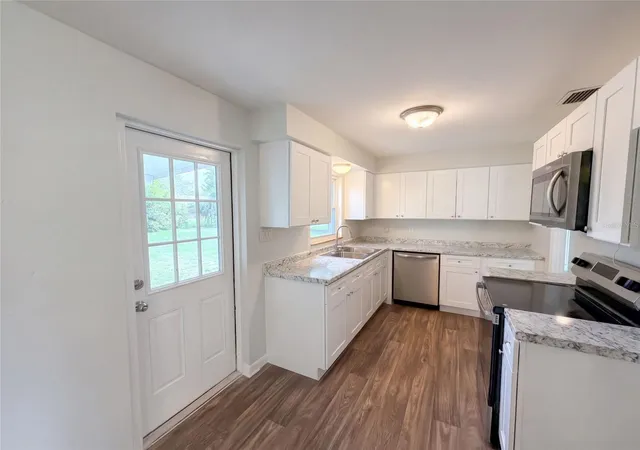 Photo 2 of Single family home for sale at 411 W Seminole Ave, Eustis, FL 32726 | MLS# O6446227 | Listing updated on 2026-10-09