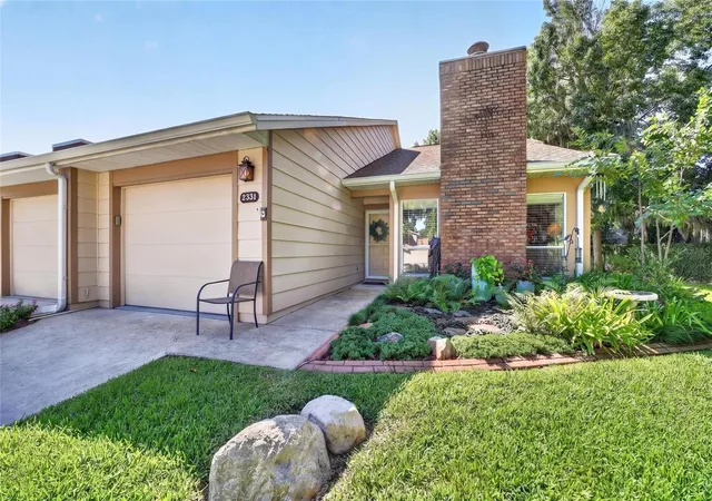 Photo 4 of Townhouse for sale at 2331 SE 19th Circle, Ocala, FL 34471 | MLS# OM733185 | Listing updated on 2026-10-06