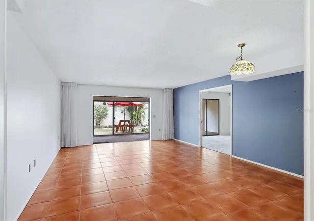 Listing Photo 4 - Condo for sale in building located at 509 Lakeside Dr, BRADENTON, FL 34210 - Unit #509