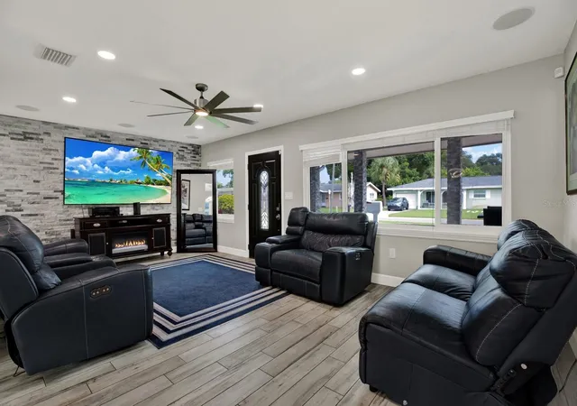 Photo 3 of Single family home for sale at 1000 59th Avenue S, Saint Petersburg, FL 33705 | MLS# TB8553693 | Listing updated on 2026-10-16