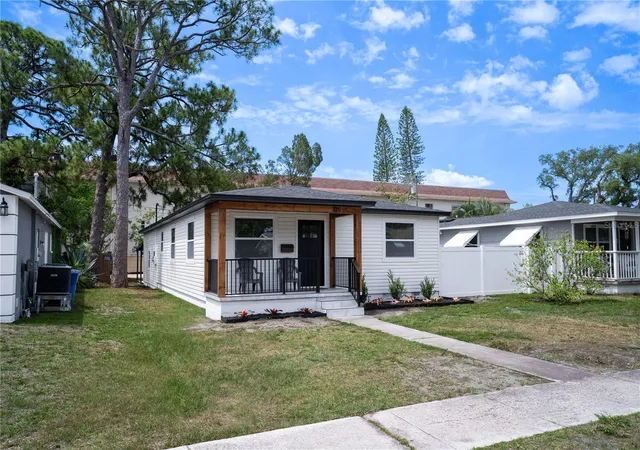 Photo 2 of Sale Pending at 326 41st Avenue N, Saint Petersburg, FL 33703 | MLS# TB8553694 | Listing updated on 2026-10-09