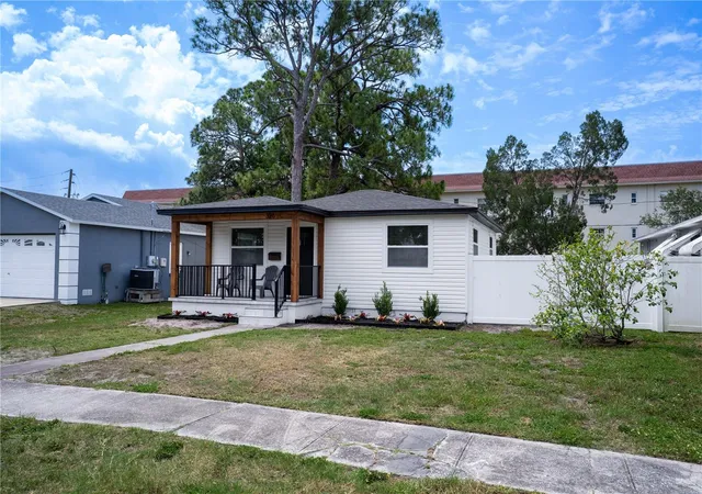 Photo 3 of Sale Pending at 326 41st Avenue N, Saint Petersburg, FL 33703 | MLS# TB8553694 | Listing updated on 2026-10-09