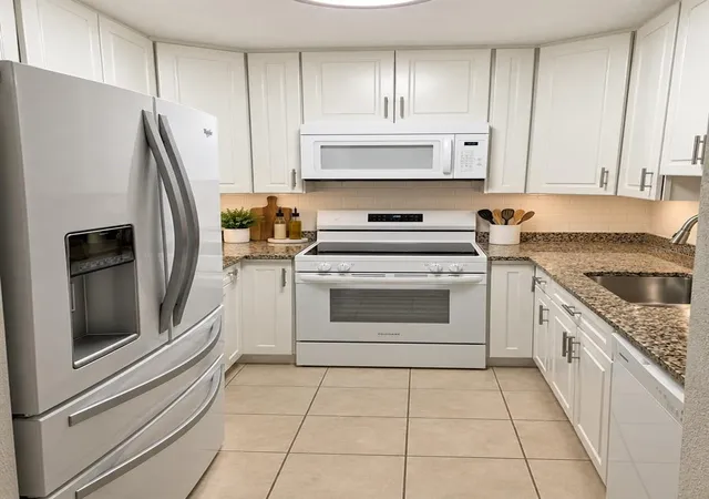 Photo 3 of Condo for sale at 2415 Ne 7th Street #5, Ocala, FL 34470 | MLS# TB8553703 | Listing updated on 2026-10-02