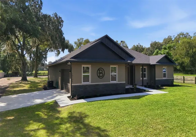 Photo 2 of Single family home for sale at 19106 Clayton Trl, Altoona, FL 32702 | MLS# G5118468 | Listing updated on 2026-10-06