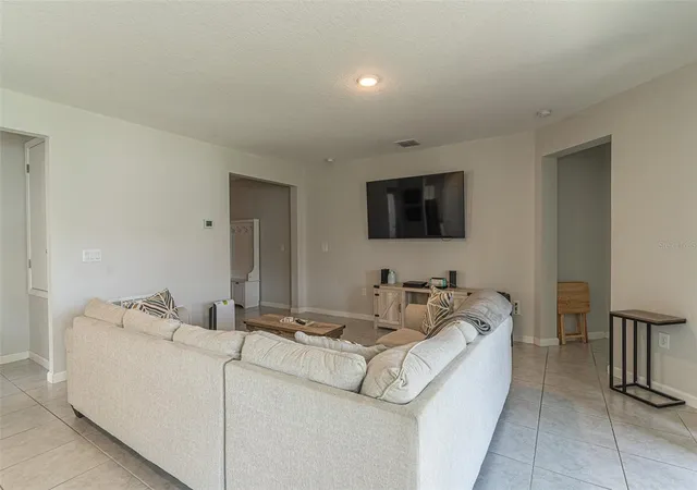 Photo 2 of Single family home for sale at 735 Jefferson St, Davenport, FL 33837 | MLS# L4965465 | Listing updated on 2026-10-29