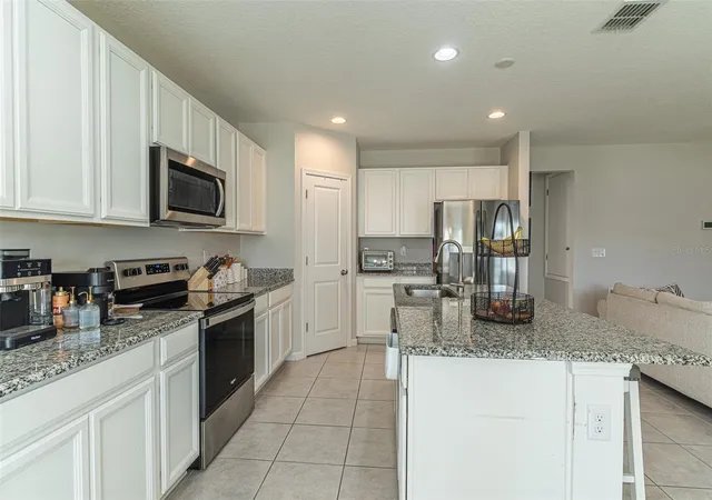 Photo 3 of Single family home for sale at 735 Jefferson St, Davenport, FL 33837 | MLS# L4965465 | Listing updated on 2026-10-29