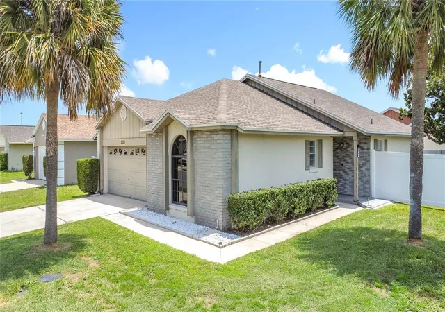 Photo 3 of Single family home for sale at 3221 White Dove Ln, Kissimmee, FL 34746 | MLS# O6446240 | Listing updated on 2026-10-01