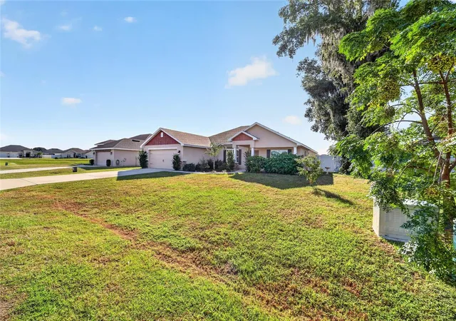 Photo 3 of Single family home for sale at 4810 SE 90th Lane Rd, Ocala, FL 34480 | MLS# OM733188 | Listing updated on 2026-10-01