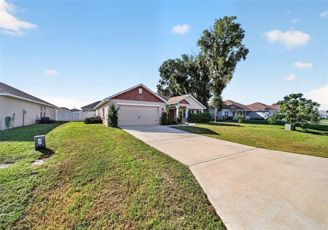 Photo 4 of Single family home for sale at 4810 SE 90th Lane Rd, Ocala, FL 34480 | MLS# OM733188 | Listing updated on 2026-10-01