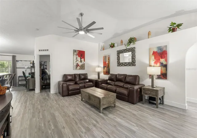 Photo 4 of Single family home for sale at 1827 Cor Meadow Cir, Orlando, FL 32820 | MLS# O6446245 | Listing updated on 2026-10-05
