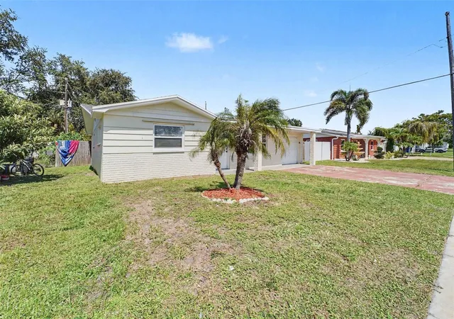 Photo 3 of Single family home for sale at 4631 Eastwood Ln, Holiday, FL 34690 | MLS# O6446246 | Listing updated on 2026-10-05