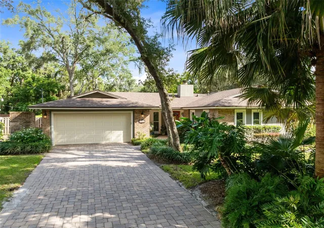 Photo 3 of Sale Pending at 1310 Stanley St, Longwood, FL 32750 | MLS# O6446255 | Listing updated on 2026-10-05