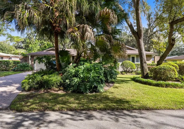 Photo 4 of Sale Pending at 1310 Stanley St, Longwood, FL 32750 | MLS# O6446255 | Listing updated on 2026-10-05