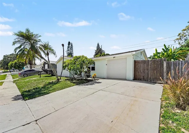Photo 3 of Single family home for sale at 1539 Plum Tree Rd, Holiday, FL 34690 | MLS# O6446257 | Listing updated on 2026-10-02