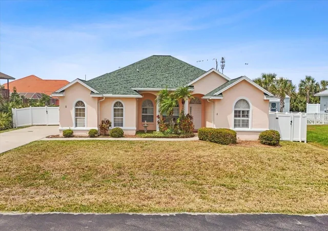 Photo 1 of Single family home for sale at 7 Beachside Dr, Palm Coast, FL 32137 | MLS# FC321813 | Listing updated on 2026-10-02