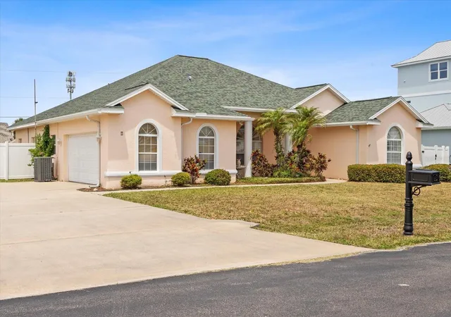 Photo 3 of Single family home for sale at 7 Beachside Dr, Palm Coast, FL 32137 | MLS# FC321813 | Listing updated on 2026-10-02