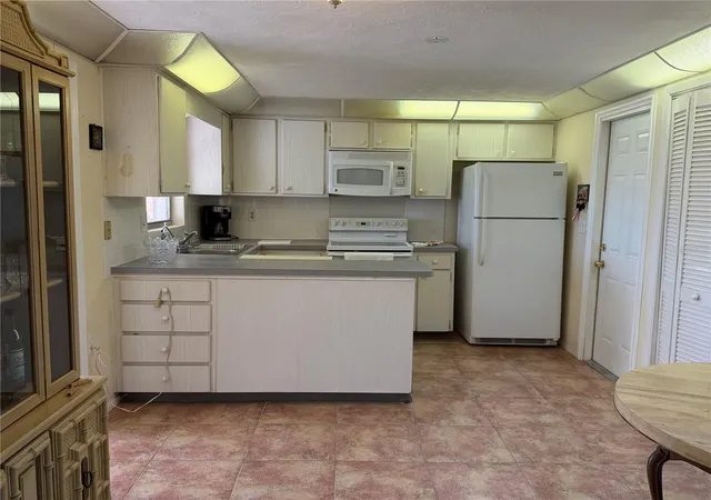 Photo 4 of Single family home for sale at 3914 Carioca Rd, Holiday, FL 34691 | MLS# W7889968 | Listing updated on 2026-10-02