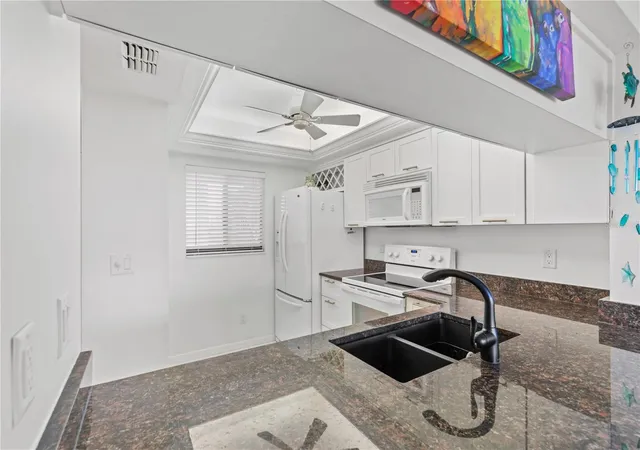 Listing Photo 5 - Condo for sale in building located at 22652 Island Pines Wy, FORT MYERS BEACH, FL 33931 - Unit #154
