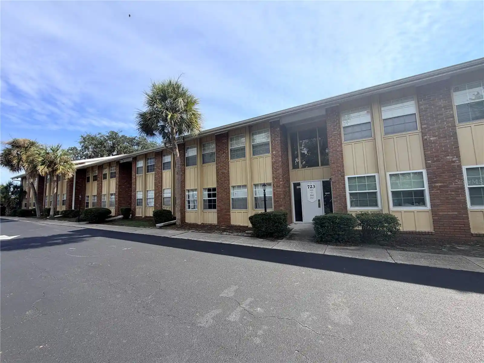 Listing Photo 2 - Condo for sale in 723 Perkins St located at 723 Perkins St, Leesburg, FL 34748 - Unit #200