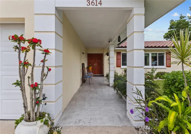 Photo 3 of Single family home for sale at 3614 Pembrook Dr, Sarasota, FL 34239 | MLS# A4708013 | Listing updated on 2026-10-07