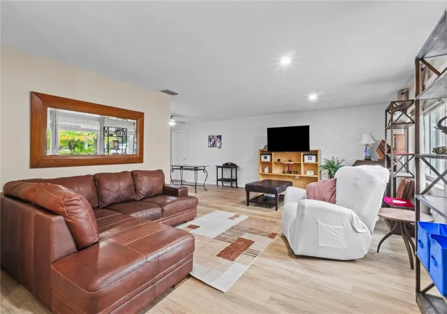 Photo 3 of Single family home for sale at 3614 Pembrook Dr, Sarasota, FL 34239 | MLS# A4708013 | Listing updated on 2026-10-07