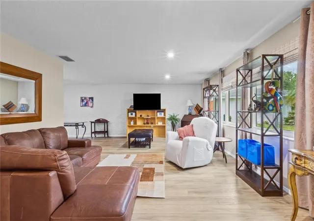 Photo 4 of Single family home for sale at 3614 Pembrook Dr, Sarasota, FL 34239 | MLS# A4708013 | Listing updated on 2026-10-07