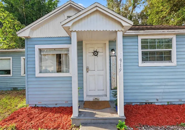 Photo 1 of Single family home for sale at 919 E Bougainvillea Ave, Tampa, FL 33612 | MLS# TB8553762 | Listing updated on 2026-10-04