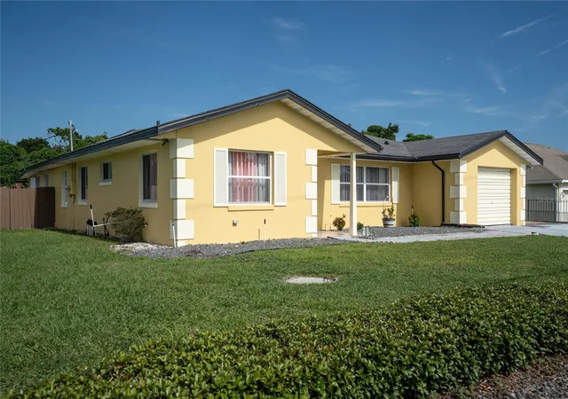 Photo 2 of Single family home for sale at 2178 India Blvd, Deltona, FL 32738 | MLS# V4951602 | Listing updated on 2026-10-03