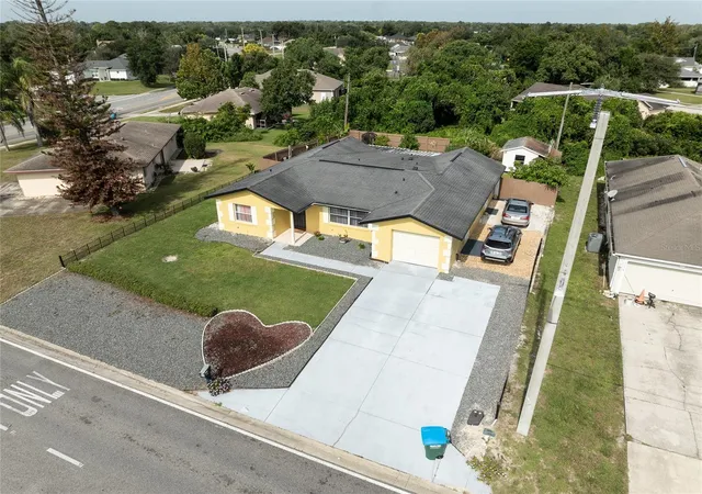 Photo 3 of Single family home for sale at 2178 India Blvd, Deltona, FL 32738 | MLS# V4951602 | Listing updated on 2026-10-03