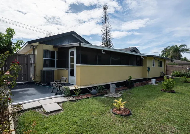 Photo 4 of Single family home for sale at 2178 India Blvd, Deltona, FL 32738 | MLS# V4951602 | Listing updated on 2026-10-03
