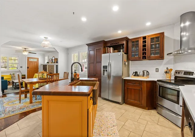 Photo 3 of Single family home for sale at 1217 Noble Pl, Orlando, FL 32801 | MLS# O6446295 | Listing updated on 2026-10-04