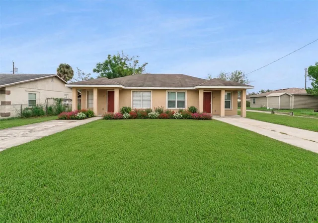 Multi family home for sale at 106-108 W Orange Ave, LAKE WALES, FL 33853 | MLS# G5118475