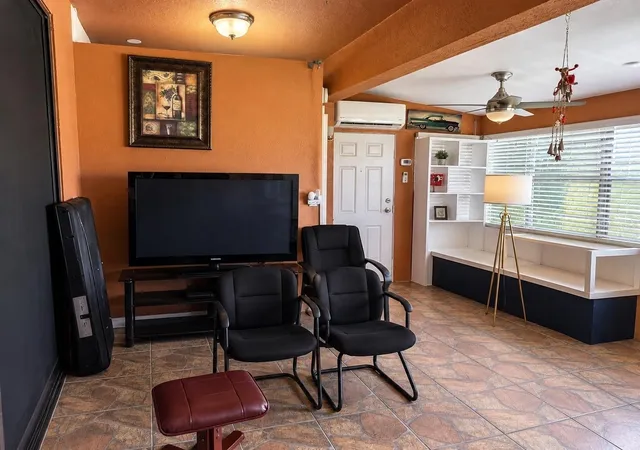 Photo 4 of Single family home for sale at 2921 Casabella Dr, Kissimmee, FL 34744 | MLS# S5158610 | Listing updated on 2026-10-14