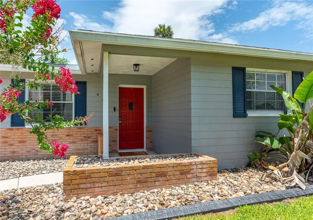 Photo 2 of Single family home for sale at 918 Wells Dr, South Daytona, FL 32119 | MLS# FC321816 | Listing updated on 2026-10-01