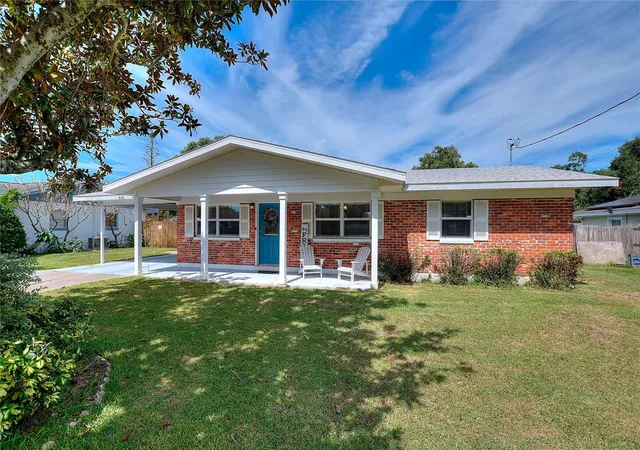 Photo 1 of Single family home for sale at 645 Ave M Se, Winter Haven, FL 33880 | MLS# L4965475 | Listing updated on 2026-10-02