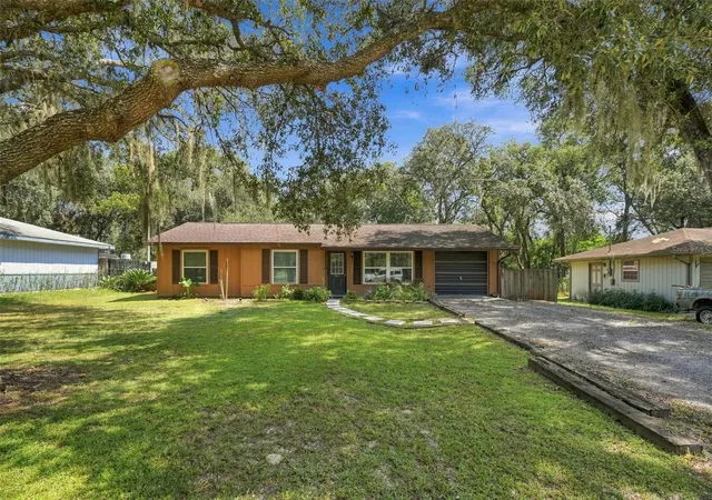 Photo 2 of Single family home for sale at 637 Pratt St, Deland, FL 32720 | MLS# O6446299 | Listing updated on 2026-10-07