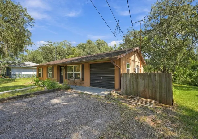 Photo 3 of Single family home for sale at 637 Pratt St, Deland, FL 32720 | MLS# O6446299 | Listing updated on 2026-10-07