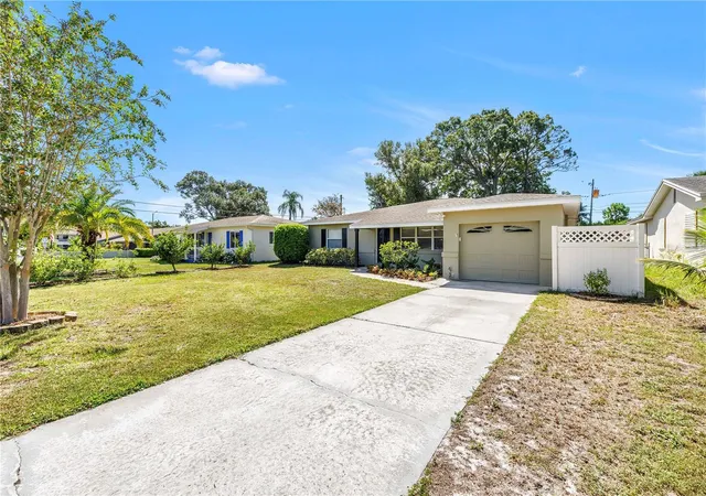 Photo 4 of Single family home for sale at 4310 16th Avenue N, Saint Petersburg, FL 33713 | MLS# TB8553780 | Listing updated on 2026-10-21