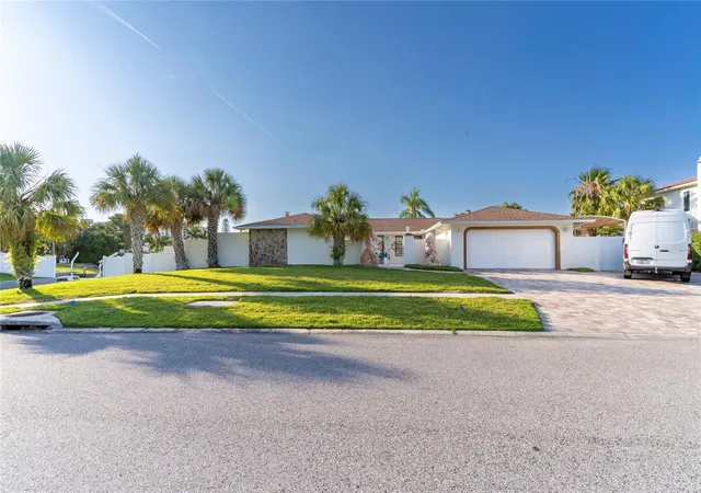 Photo 1 of Single family home for sale at 320 Harbor Psge, Clearwater Beach, FL 33767 | MLS# W7889975 | Listing updated on 2026-10-04