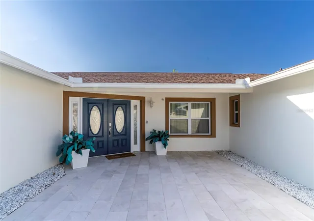 Photo 3 of Single family home for sale at 320 Harbor Psge, Clearwater Beach, FL 33767 | MLS# W7889975 | Listing updated on 2026-10-04