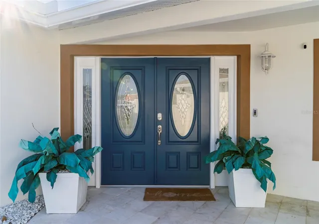 Photo 4 of Single family home for sale at 320 Harbor Psge, Clearwater Beach, FL 33767 | MLS# W7889975 | Listing updated on 2026-10-04