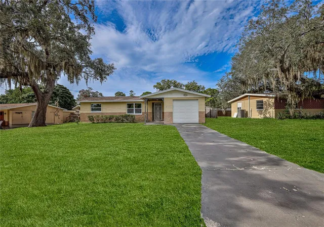 Photo 2 of Single family home for sale at 4059 Sugarfoot Dr, Spring Hill, FL 34606 | MLS# W7889976 | Listing updated on 2026-10-01