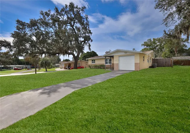 Photo 3 of Single family home for sale at 4059 Sugarfoot Dr, Spring Hill, FL 34606 | MLS# W7889976 | Listing updated on 2026-10-01